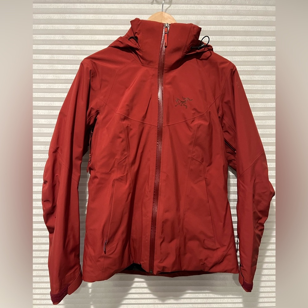 Arcteryx Women’s insulated ski jacket